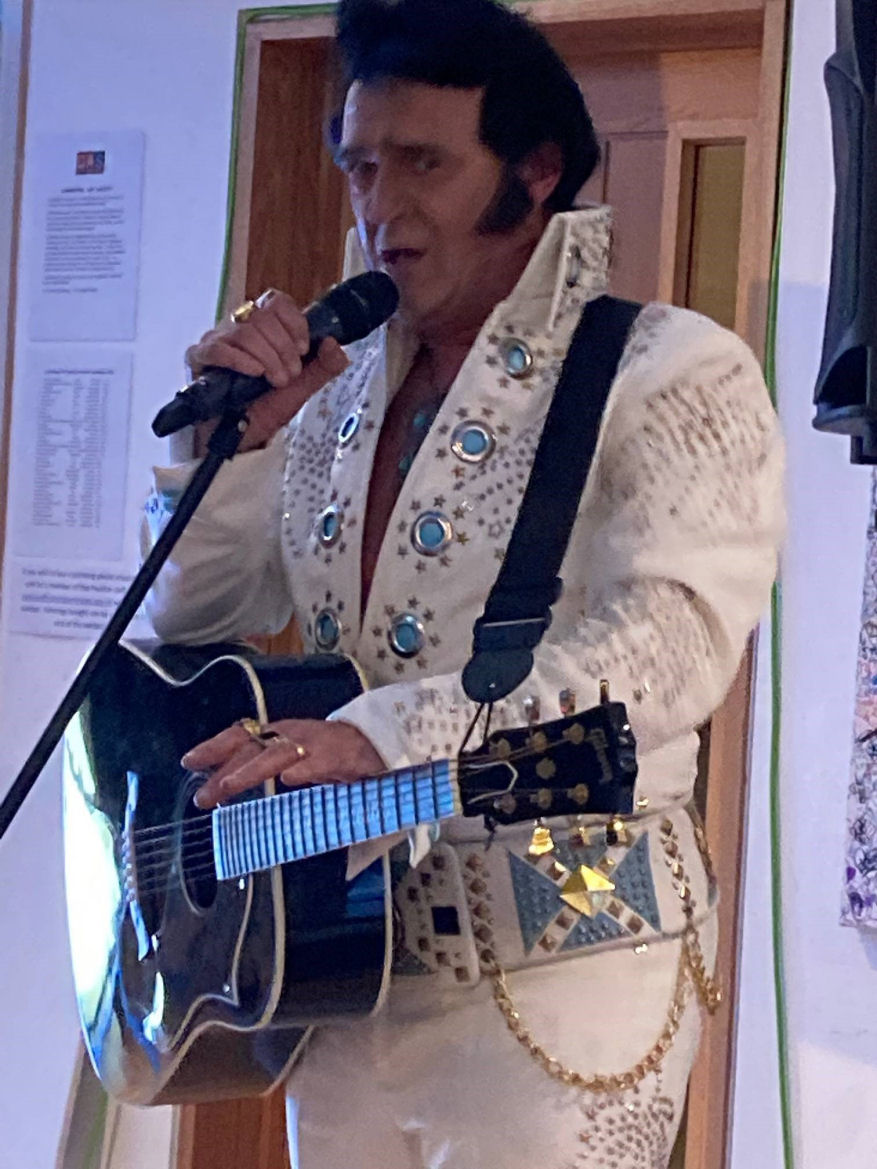 Picture of an Elvis impersonator